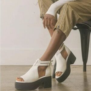 Oasis Society Elizabeth Platform Sandal